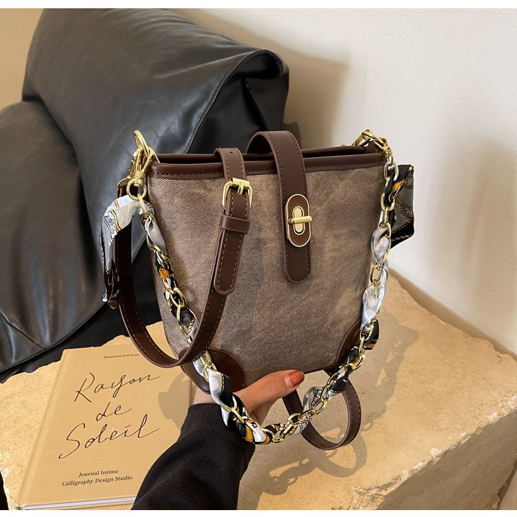 This year's popular super popular small bag 2024 new women's bag fashion versatile crossbody bag shoulder armpit bag bucket bag