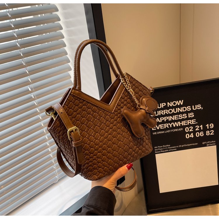 Cross-border hot style retro high-end portable bucket bag women's bag trendy 2024 new internet celebrity simple single shoulder crossbody bag