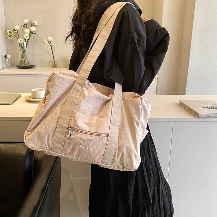 Casual simple nylon lightweight shoulder bag 2024 spring and summer new large capacity casual Korean travel zipper shoulder bag