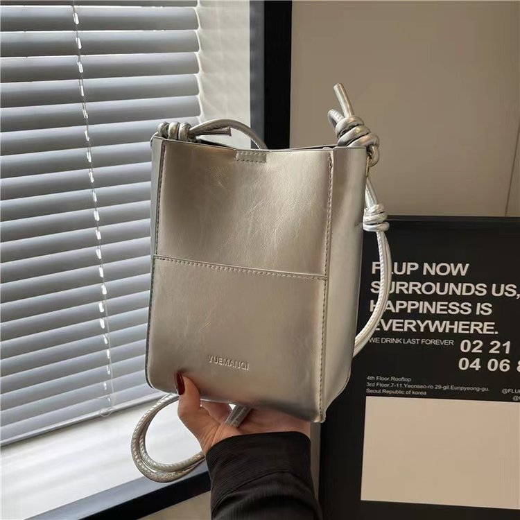 Mobile phone bag mini bag for women 2024 new autumn and winter high-end silver crossbody bucket bag versatile shoulder bag