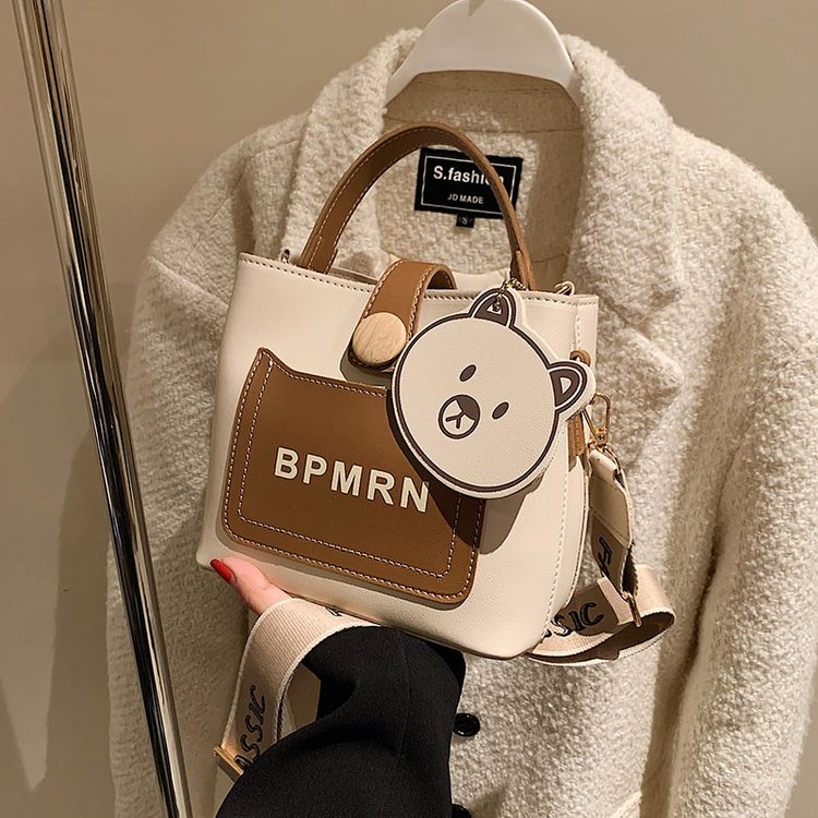 Niche contrast color versatile commuting wide shoulder strap crossbody bag for women 2024 spring and summer new high-end bucket bag