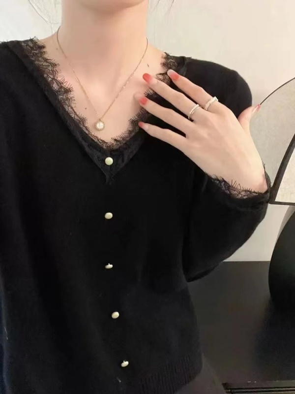 Black lace v-neck knitted bottoming shirt for women in autumn and winter, warm and soft waxy sweater with tea break French style top