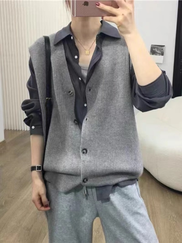 V-neck knitted vest for women 2023 autumn new Korean version loose lazy style outer wear sleeveless waistcoat vest