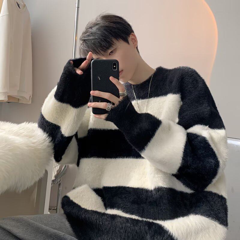 Black and white striped seahorse sweater for men, handsome autumn and winter style