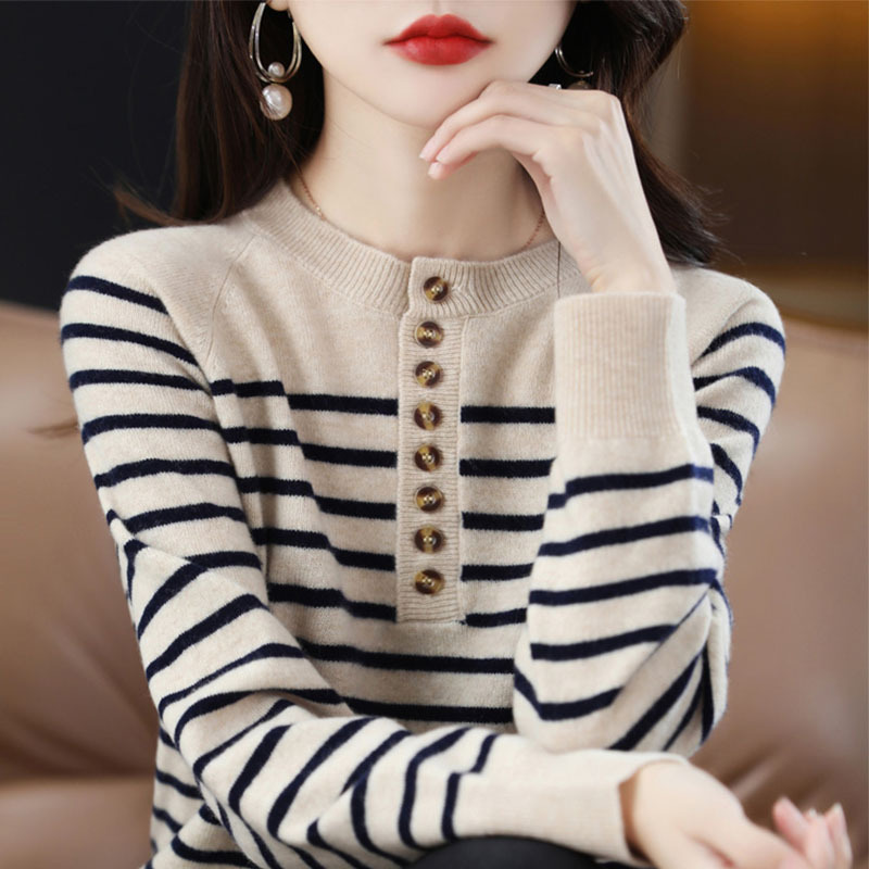 Autumn and winter striped round neck cardigan loose top knitted bottoming shirt