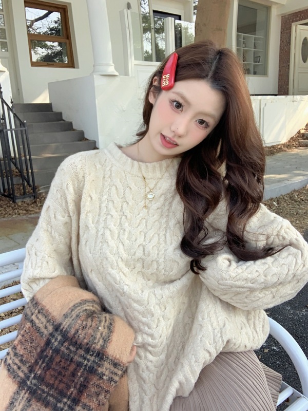 Retro twist sweater for women in autumn, loose outer wear, lazy style, soft and waxy mid-length knitted top