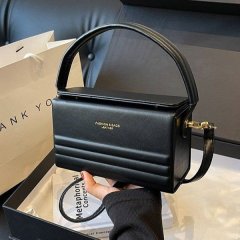 Retro Fashion Small Handbag Women's New Winter Commuting Crossbody Small Square Bag Premium Box Shoulder Bag