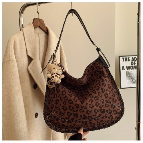 Autumn and winter retro niche design woven tote bag for women 2024 new frosted commuter simple high-end shoulder bag