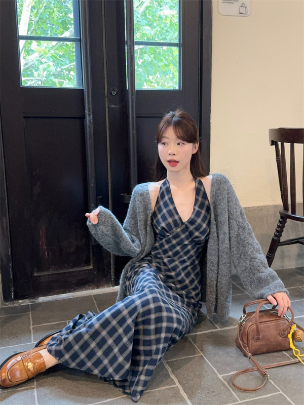 Pure Desire Hot Girl Loose Sweater Jacket + Halter Neck Backless Plaid Dress Two-piece Suit
