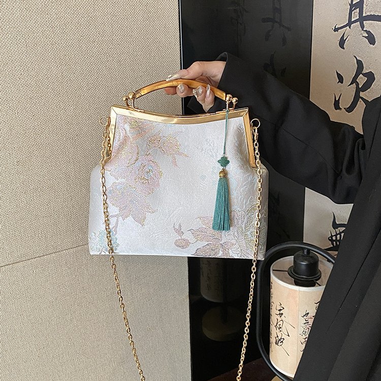 Fresh, elegant and fashionable handbag for women, new Chinese style, retro evening bag, foreign style, versatile and trendy shoulder bag