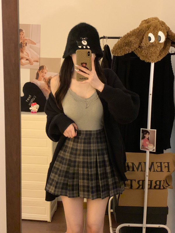 Plaid skirt for women in autumn, Korean version, high-waisted, slimming design, sweet and spicy A-line pleated short skirt