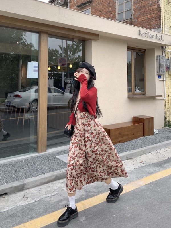 French sweet floral suspender skirt paired with a knitted autumn and winter bottoming corduroy dress