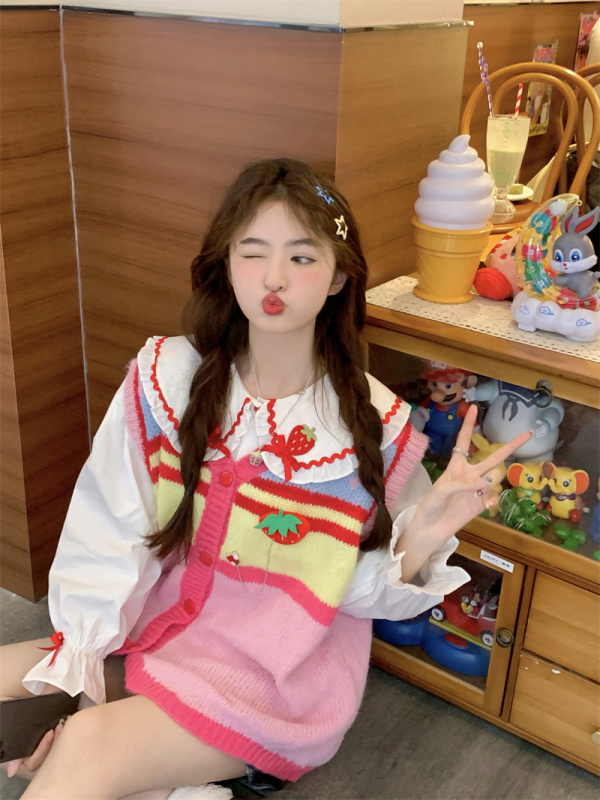 Korean sweet contrast striped three-dimensional strawberry loose knitted vest + strawberry long-sleeved shirt