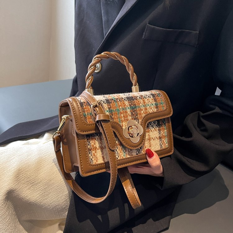 Niche bag women's new autumn and winter Korean style simple and fashionable one-shoulder crossbody bag Internet celebrity trend portable plaid bag