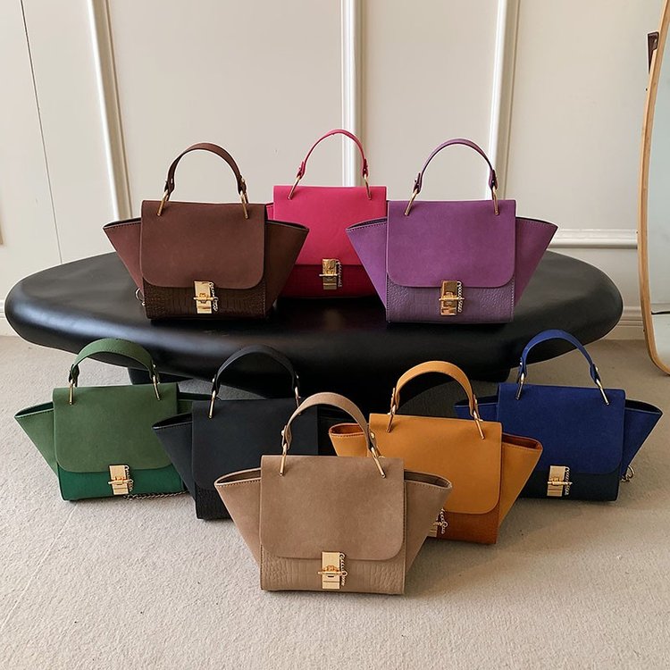 Retro niche design bags, autumn and winter new women's bags, popular versatile chain crossbody bags, handheld wing bags