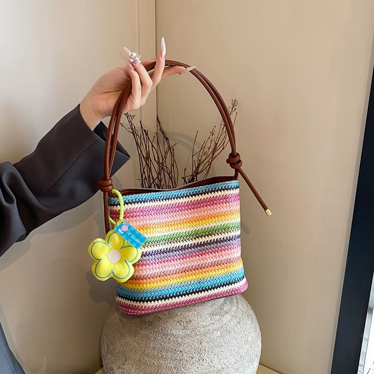 Summer new fashion bucket bag for women 2024 simple niche design single shoulder large capacity commuting tote