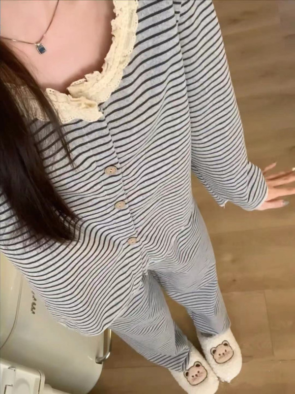 Autumn and winter German velvet brushed sweet lace round neck striped pajamas home wear set