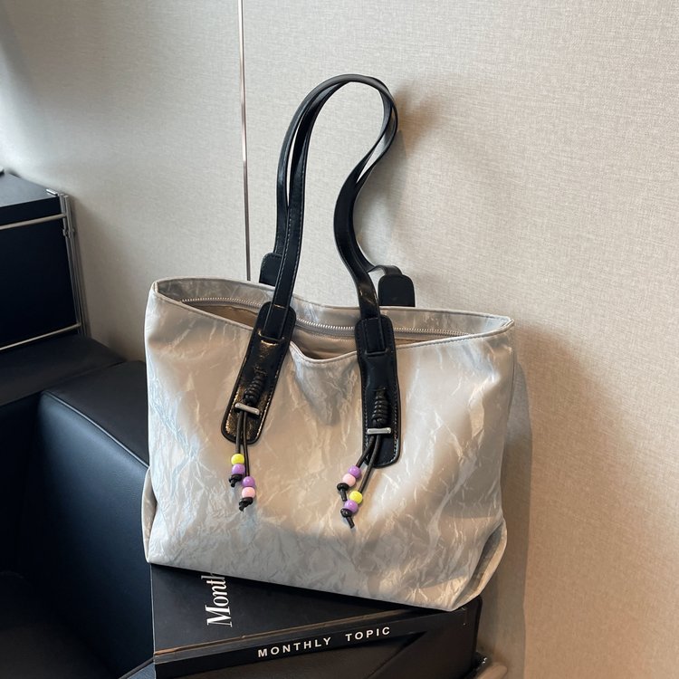 Large-capacity bag for women in summer, versatile 2024 new simple shoulder shopping bag, fashionable class commuting tote bag