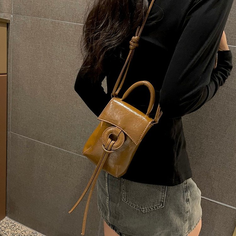Korean version of light retro popular versatile mini shoulder crossbody bag new internet celebrity small square bag ins style mobile phone bag