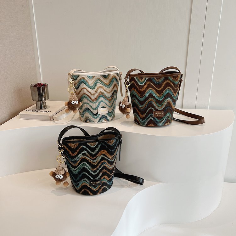 Cross-border trendy woolen bucket bag for women 2024 South Wind Chio2nd Bohemian Large Capacity Shoulder Crossbody Bag