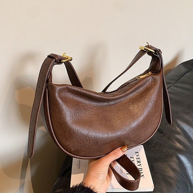 This year's popular bags for women 2024 new fashion solid color texture shoulder bag retro commuter crossbody dumpling bag