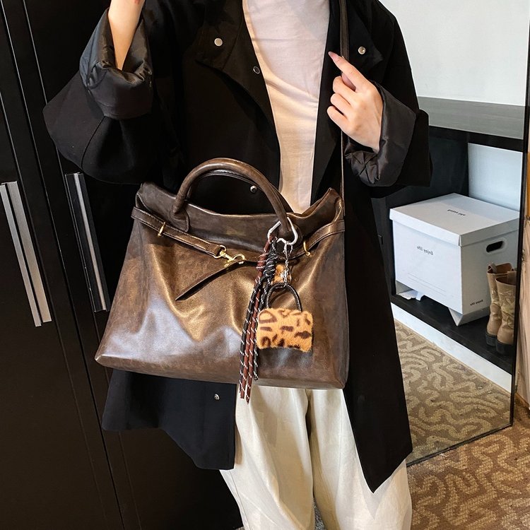 Casual Commuting Retro Large Capacity Bag Women's 2024 New Autumn and Winter Versatile Crossbody Bag Handheld Tote Bag
