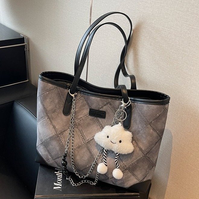 Large-capacity bag for women 2024 new summer fashion simple shoulder bag versatile texture commuter style tote bag
