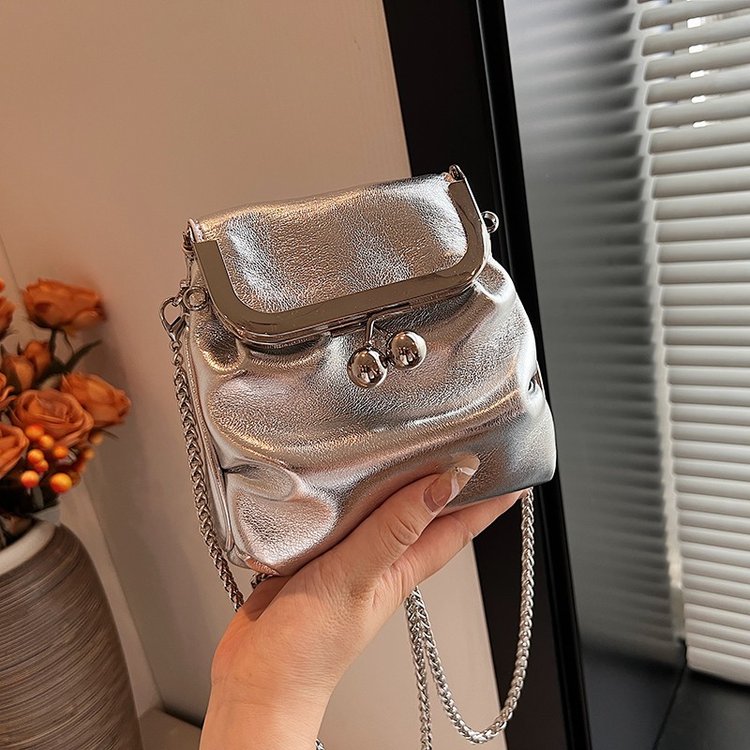This year's popular silver small bag for women 2024 new summer versatile chain crossbody bag exquisite mini water bag