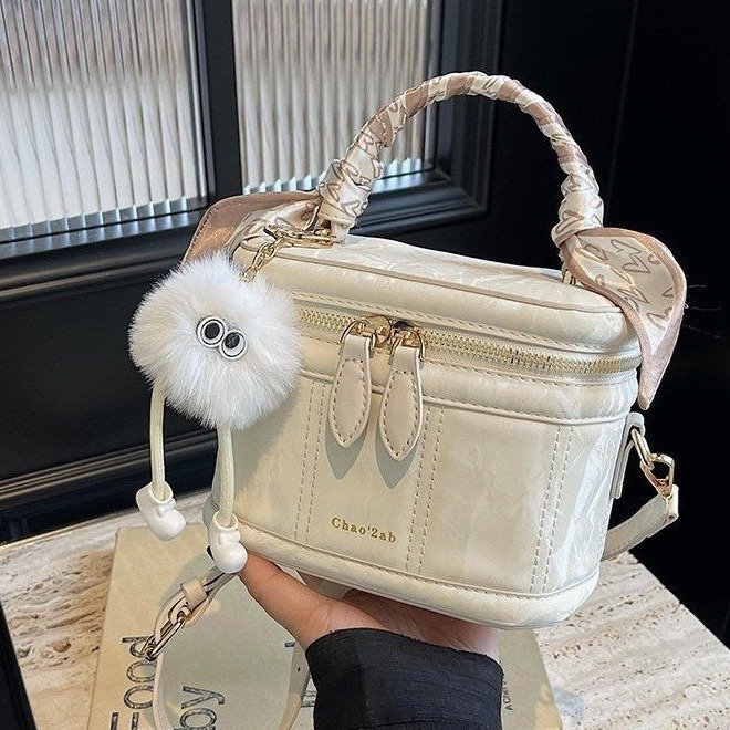 This year’s popular mini bucket bag, autumn high-end niche fashion handbag, versatile shoulder crossbody bag