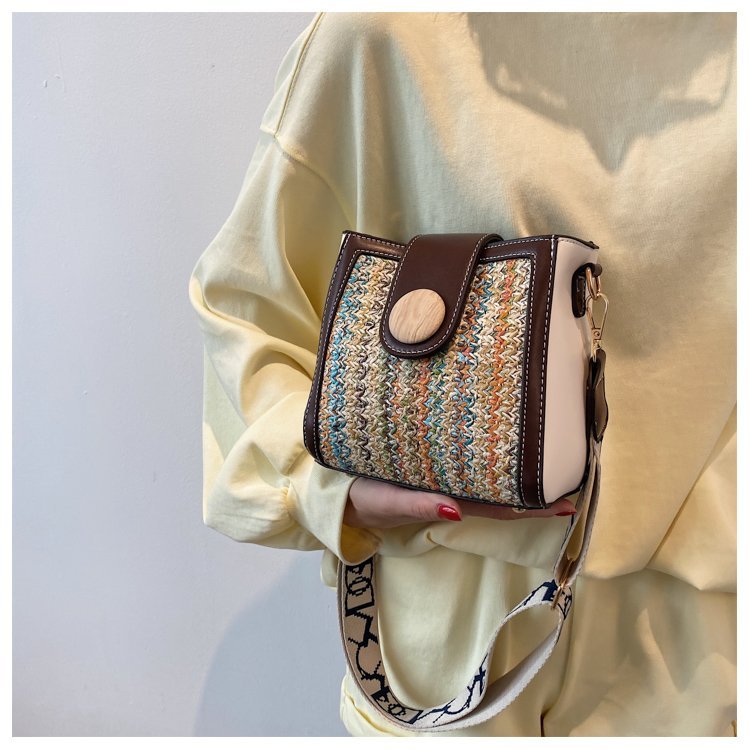 New woven clamshell zipper wide shoulder strap straw bag fashionable Yunnan travel bucket crossbody bag trendy