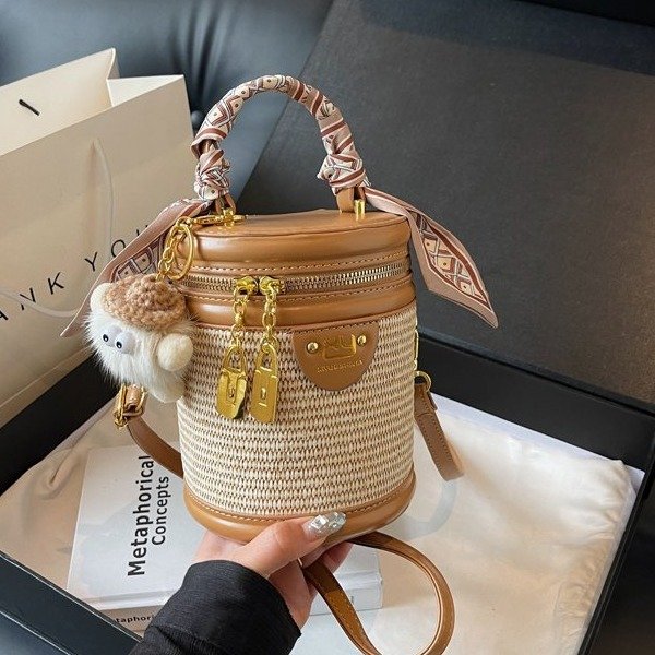 This year's popular niche design bags 2024 new women's bags fashion versatile crossbody bag casual portable bucket bag