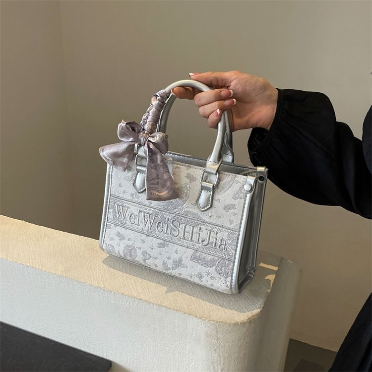 Exquisite embroidered light luxury handbag 2023 new large capacity fashionable small square bag women's shoulder crossbody bag
