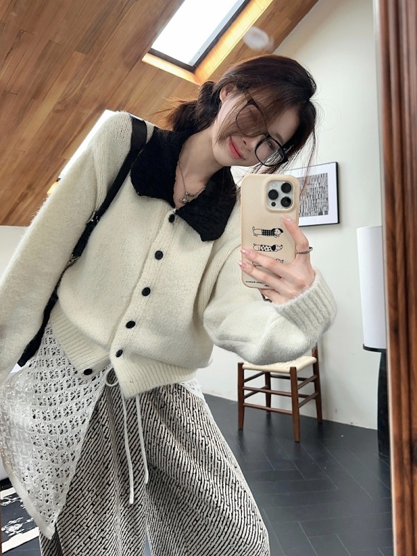 Autumn and winter knitted color-blocked versatile knitted cardigan + loose floor mopping pants + versatile butt curtain skirt