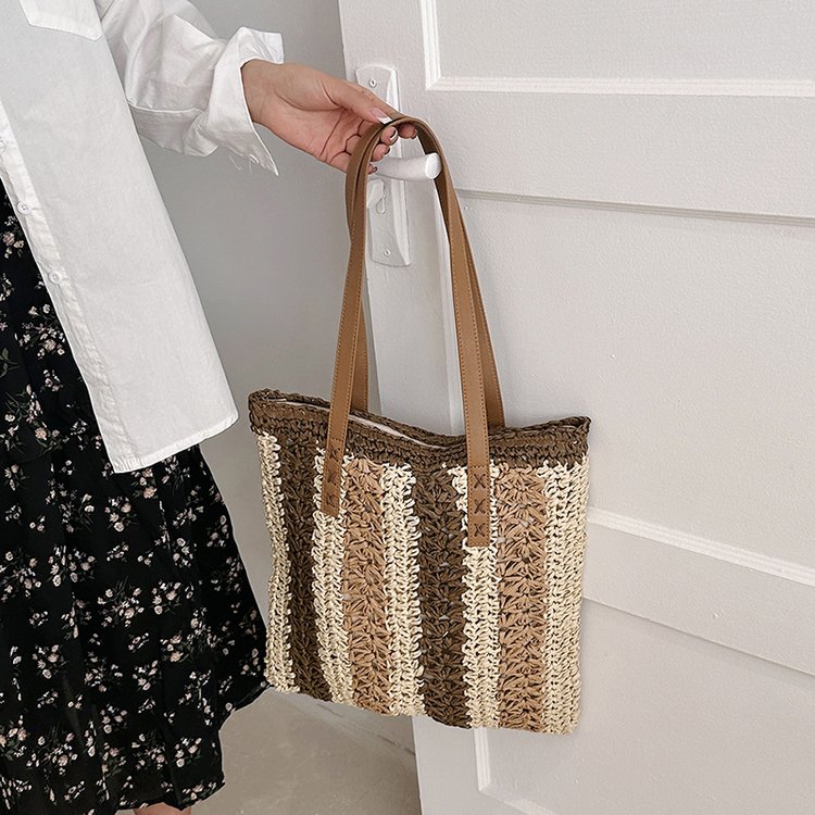 Dropshipping fashion and simple one-shoulder straw bag, Forest style hand-woven bag, casual and versatile large-capacity beach bag