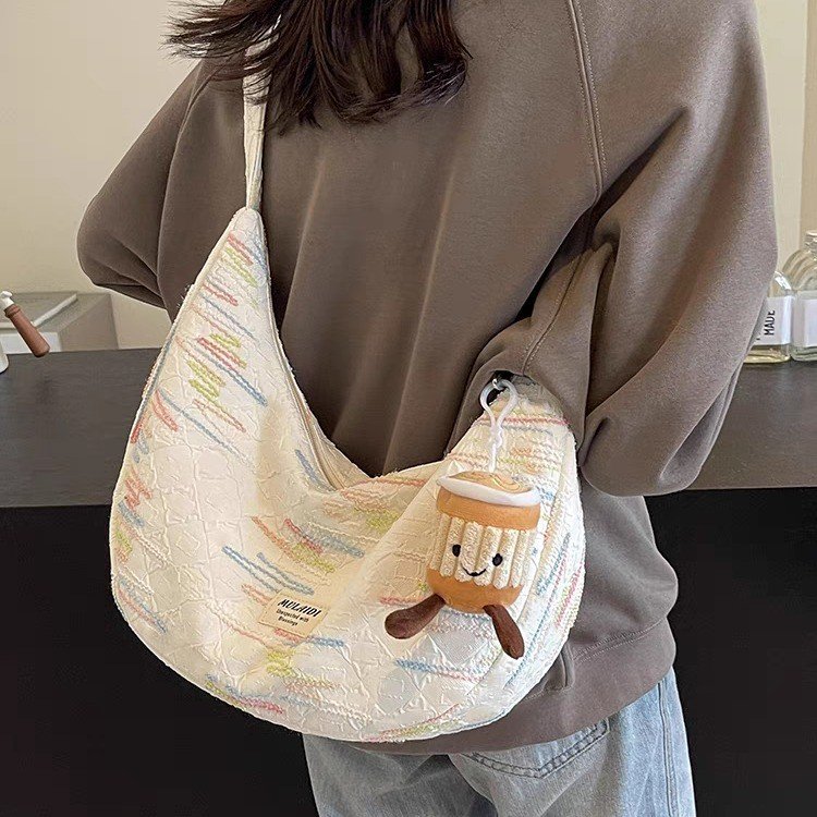 Crossbody bag, large capacity shoulder bag, dumpling bag, fashionable commuter bag, armpit bag, women's casual soft surface, versatile and trendy in summer