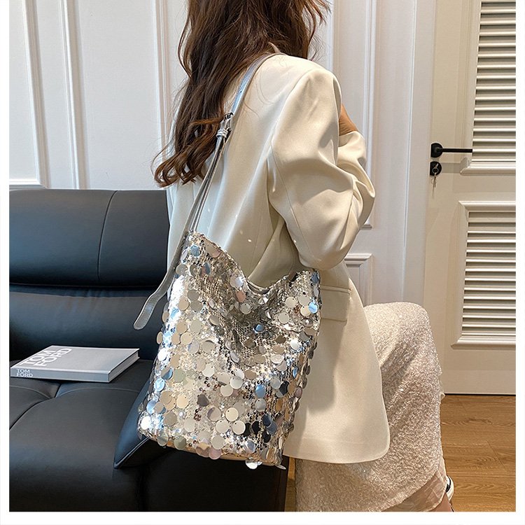 Crossbody bag new commuter personality large capacity tote bag 2024 new Korean version trendy fashion shoulder bag for women