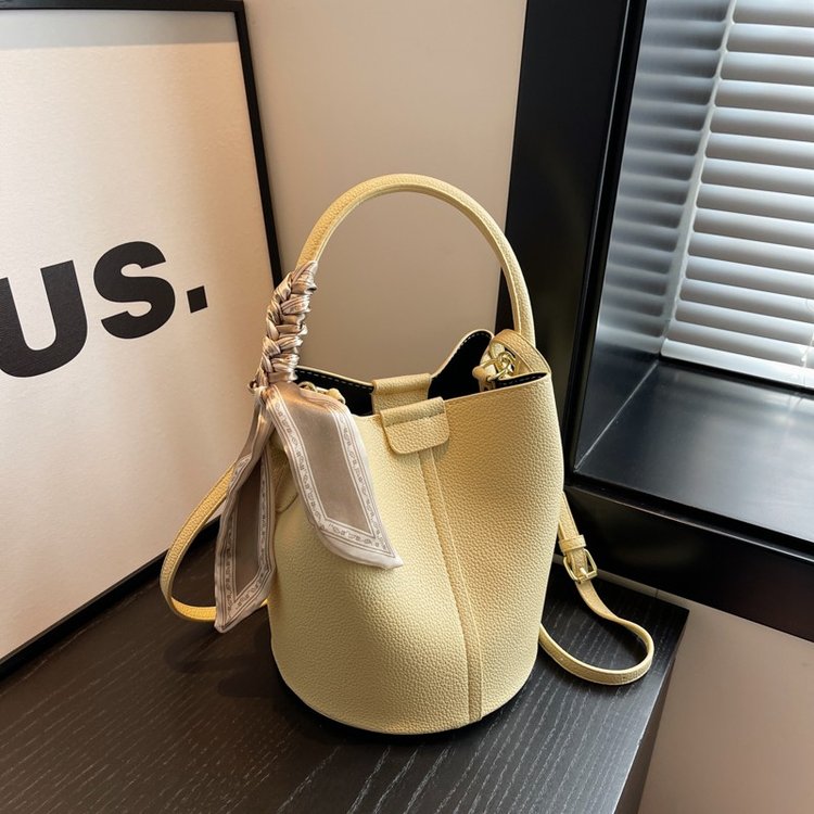 Bucket bag women's small bag 2024 new fashion niche design commuter bag handbag high-end crossbody bag for women