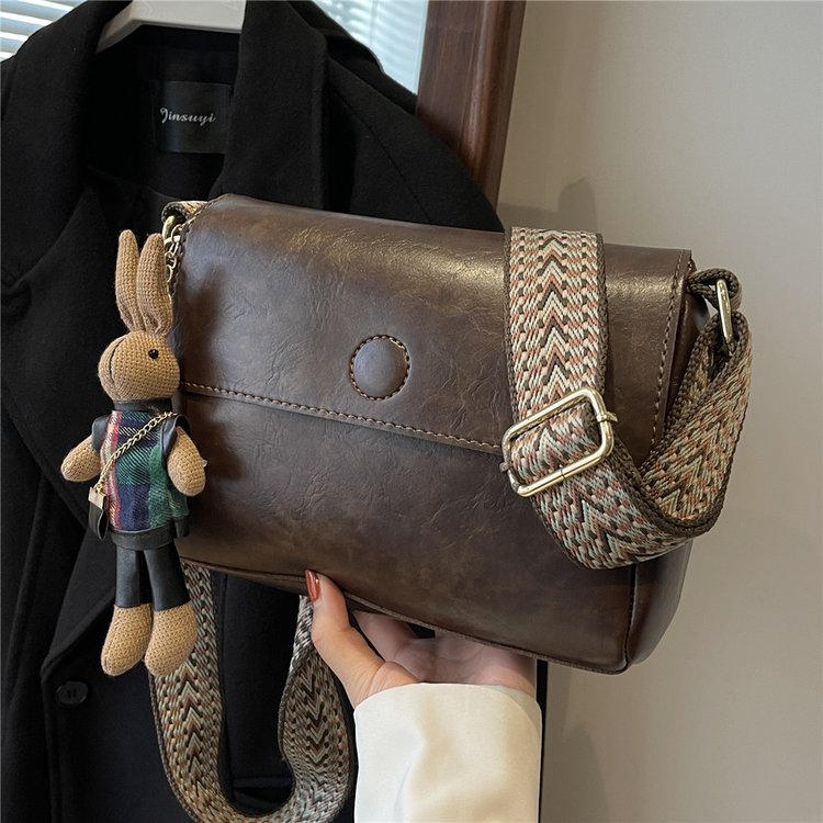 Cross-border factory wholesale soft leather bag fashion women's bag 2024 new retro small square bag simple lightweight crossbody bag