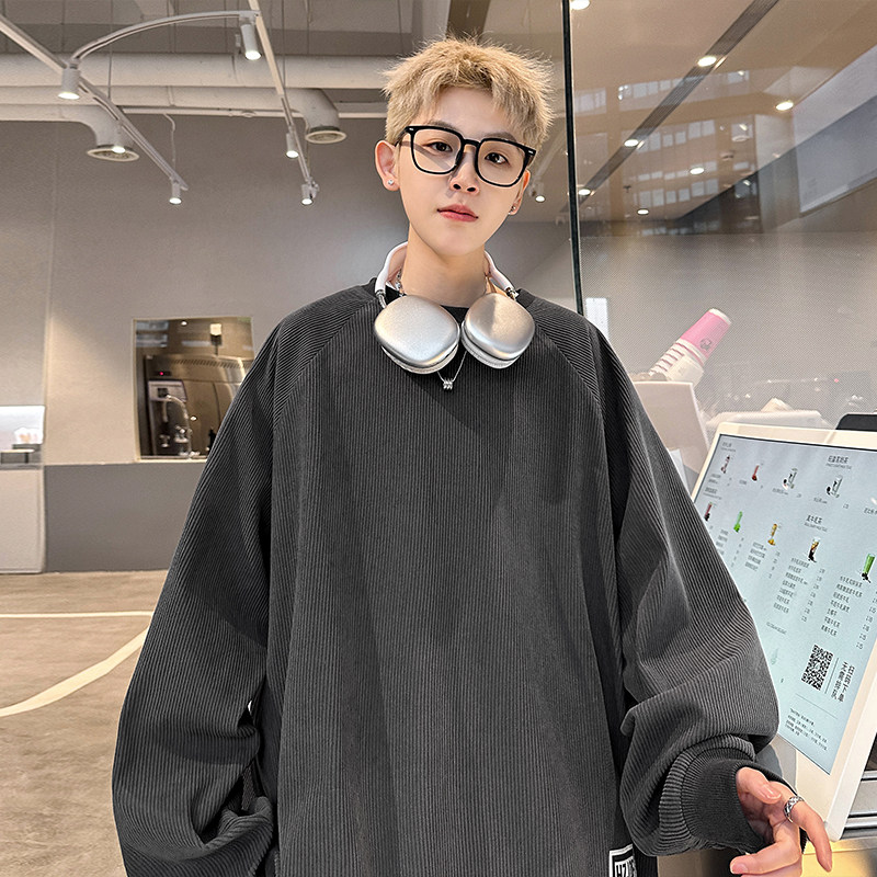 Thinning large size corduroy sweatshirt for autumn outdoor scenes
