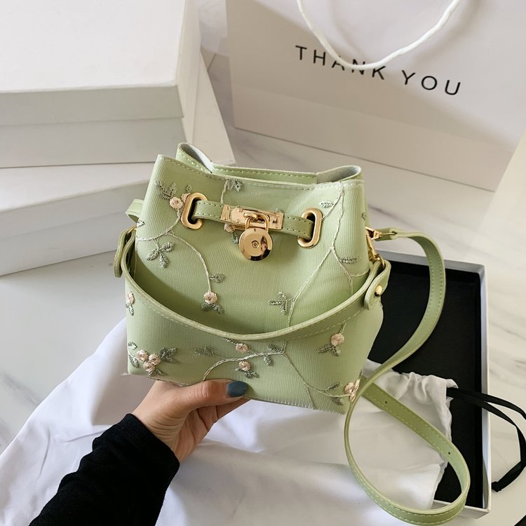 C2K embroidered lace small bag women's new fashion versatile crossbody bag foreign style girl student shoulder water