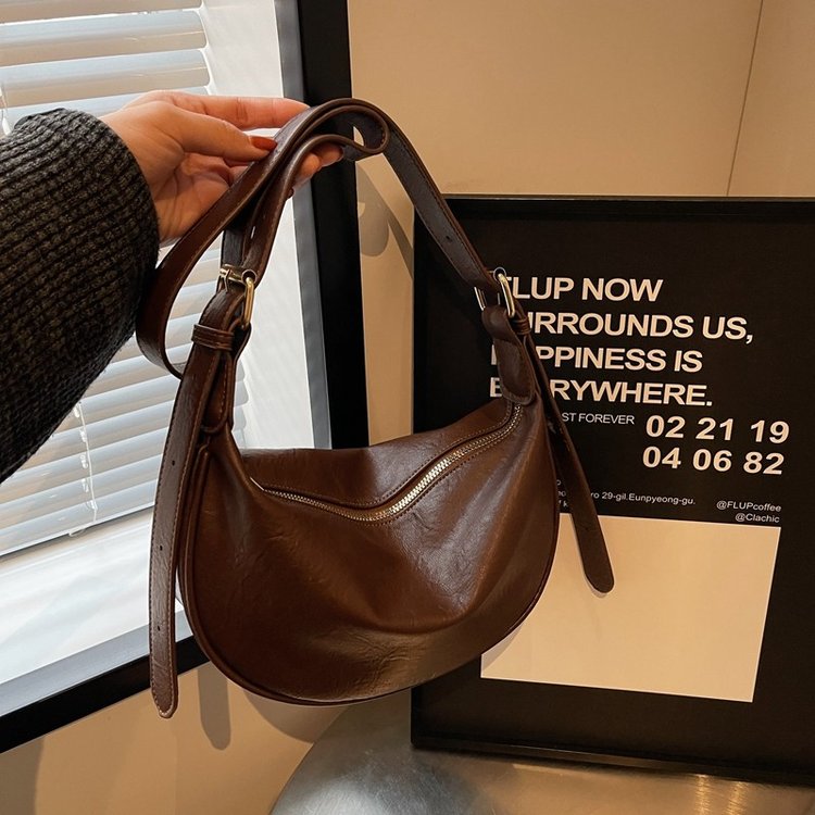 This year's popular bags for women 2023 new fashion solid color texture shoulder bag retro commuter crossbody dumpling bag