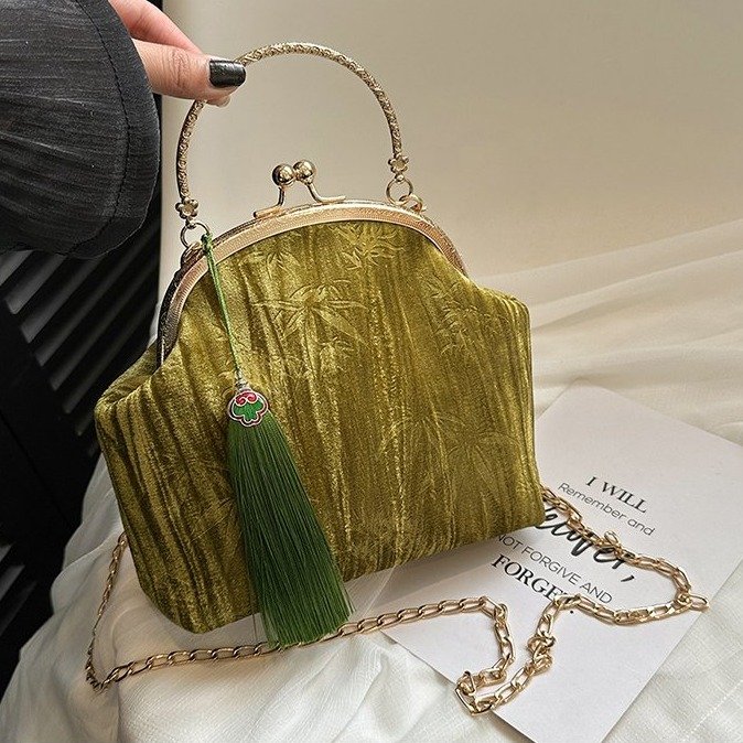 New Chinese style handbags for women 2024 new chain crossbody bag Chinese style Hanfu bag going out small bag mouth gold bag
