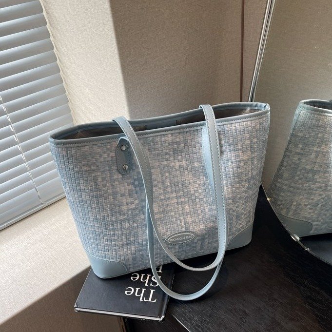 Fashionable commuter tote bag for women 2024 summer new style high-end large-capacity shoulder bag college student class bag trend