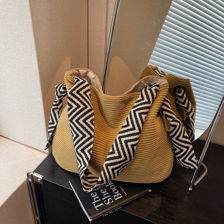 Large-capacity cloth women's bag 2024 autumn women's handheld tote bag trendy urban simple commuter shoulder bag