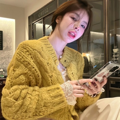 Korean lace spliced ​​bow base + versatile thickened busty wide-leg pants + yellow sweater jacket
