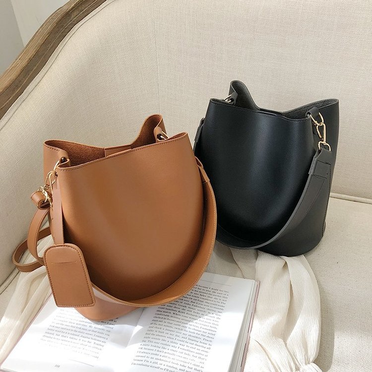 Large-capacity bag women's new 2024 autumn and winter fashion broadband simple Internet celebrity bucket bag Korean version single shoulder crossbody bag