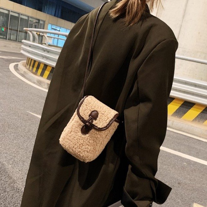 Foreign trade cross-border lamb plush bag autumn and winter new women's bag popular popular cross-body bag plush mobile phone bag