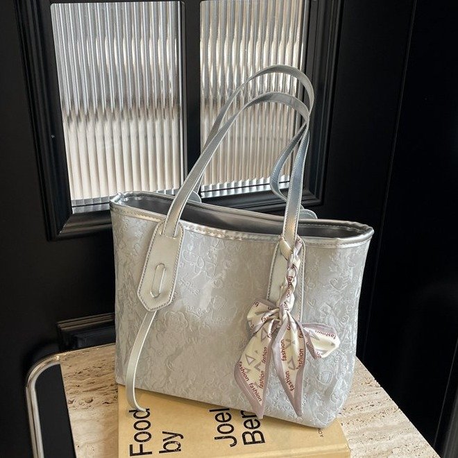 High-end large-capacity bag for women 2024 new spring and summer style versatile shoulder bag commuter portable tote bag