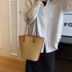 Woven bag, fashionable striped straw holiday beach style armpit bag, commuting to the seaside, simple and versatile portable bucket bag