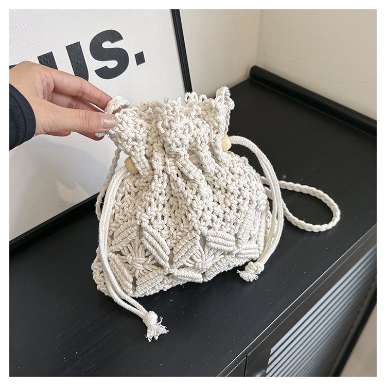 Niche design bag women's large capacity 2024 new trendy summer high-end crossbody bag woven popular bucket bag